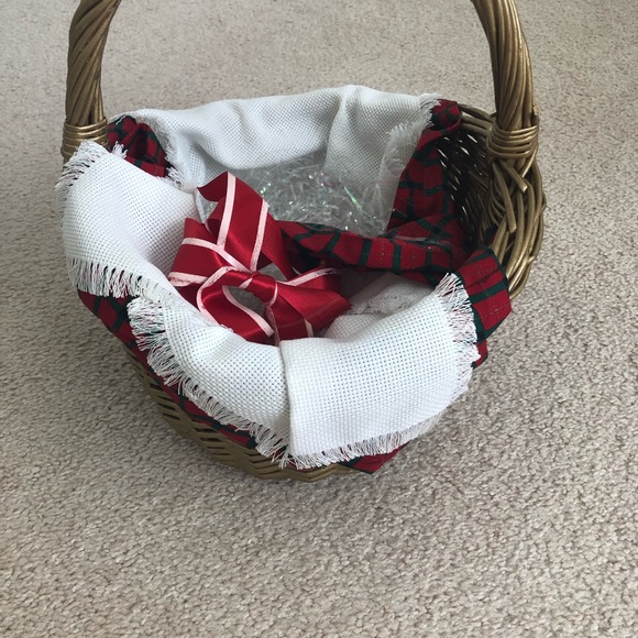 Wicker Basket - Small - Picture 3 of 4